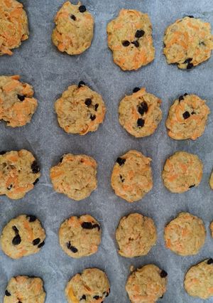 Φωτογραφία της συνταγής Vegan κουλουράκια με καρότο, μαύρες σταφίδες και κανέλα 🥕