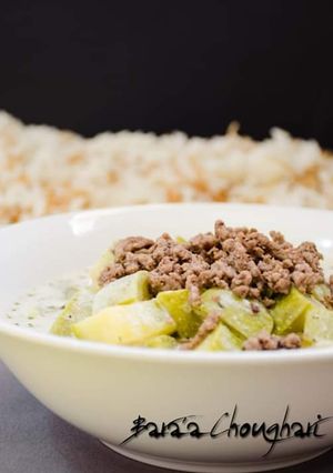 A picture of Zucchini_and_meat_yougurt_stew#Khyariyeh.
