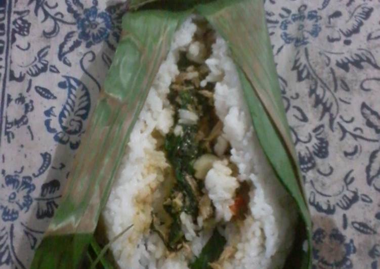 Nasi bakar ikan tongkol bumbu bali