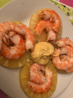 Una foto de Langostinos con piña al curry