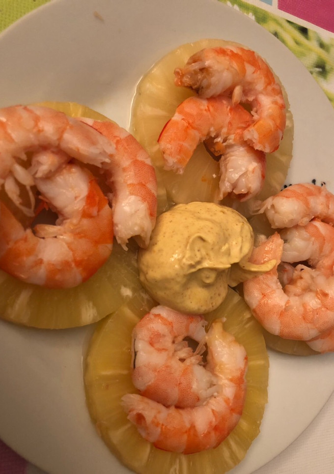 Una foto de Langostinos con piña al curry