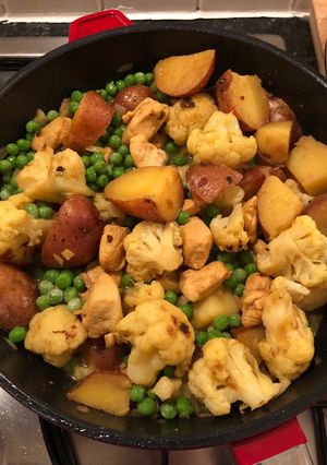 A picture of Chicken Aloo Gobi.