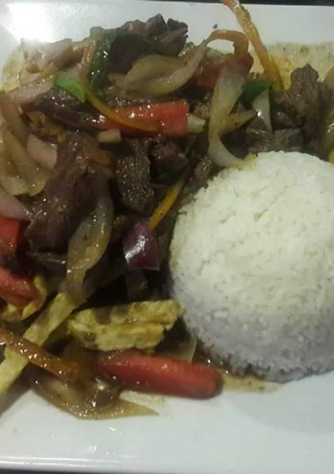 Una foto de Lomo saltado flameado