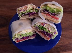 Una foto de Ciabatta de relleno de surimi y relleno de huevo cocido