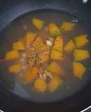 Canh bí đỏ nấu tôm