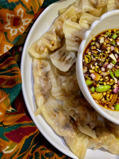 A picture of Chinese style dumplings.