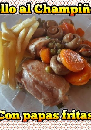 Una foto de Pollo al Champiñón Con papas fritas!!👌😋😋