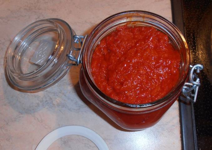 κύρια φωτογραφία συνταγής Πάστα κόκκινης πιπεριάς. Συμπυκνωμένη, νόστιμη, αρωματική!