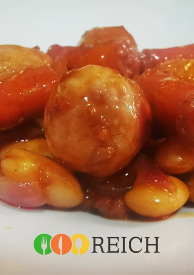 Una foto de Albóndigas de pollo con chistorra y judiones