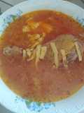 Ciorbă de cocoș cu tăiței de casă și zeamă de varză