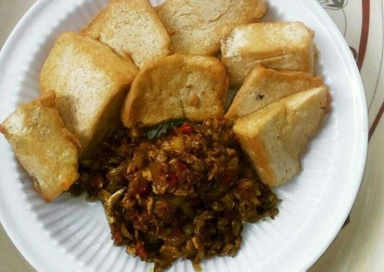 Awara (nigeriantofu) with egg and onion sauce