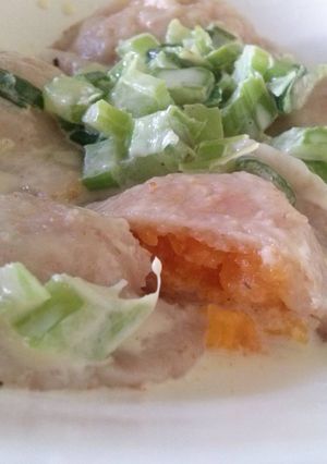 Una foto de Sorrentinos integrales de calabaza con crema de apio y verdeo