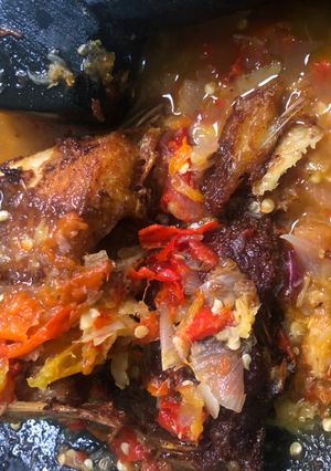 Foto resep Sambel pecak ikan nila goreng