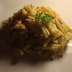 A picture of Mac and cheese.