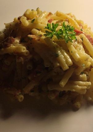 A picture of Mac and cheese.