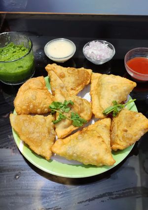समोसा (Samosa recipe in Hindi) रेसिपी मुख्य फोटो