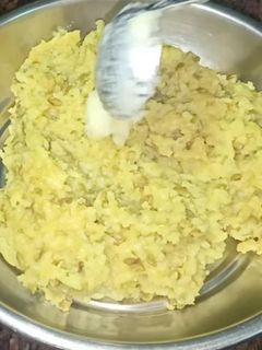 સાદી ખીચડી (Simple Khichdi Recipe In Gujarati) રેસીપી મુખ્ય ફોટો