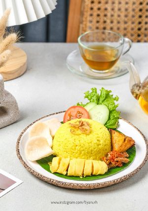 Foto resep Nasi kuning wangi (tips kuning cerah)