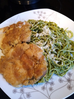 Una foto de Tallarines Verdes con Pesto de Albahaca y espinaca, a mi estilo