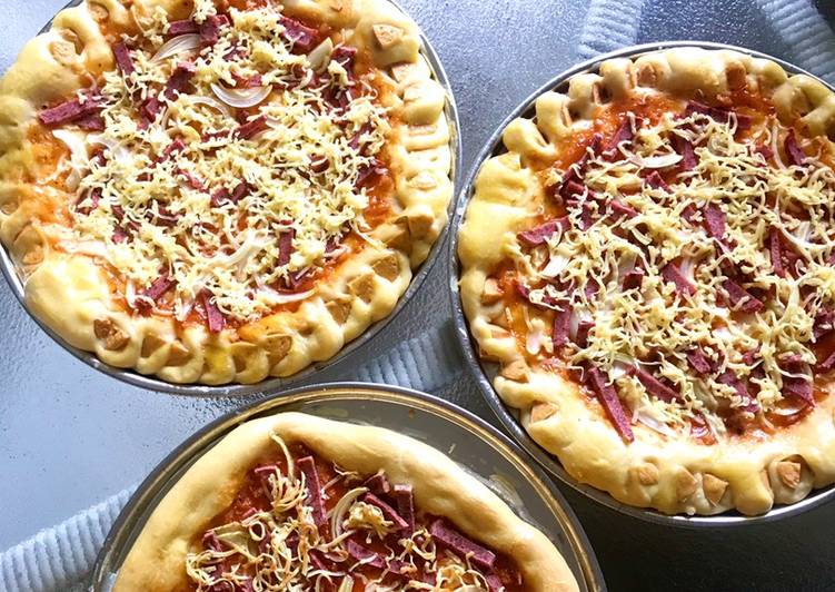Langkah Mudah untuk Menyiapkan Pizza homemade enak yang Bisa Manjain Lidah