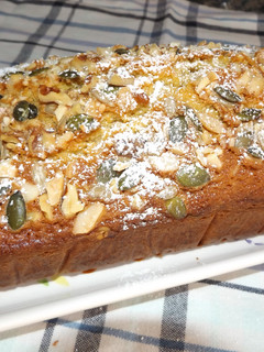 Una foto de Plum cake de frutos secos y semillas