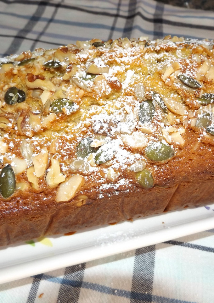 Una foto de Plum cake de frutos secos y semillas