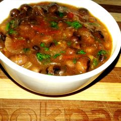 A picture of Mbaazi (pegion peas).