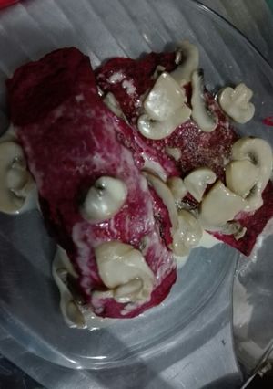 Una foto de Panquecos de remolacha sin TAC con salsa champiñón!!!