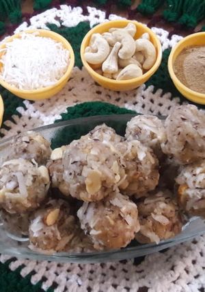 ગુંદર ના લાડવા (Gundar Ladva Recipe In Gujarati) રેસીપી મુખ્ય ફોટો