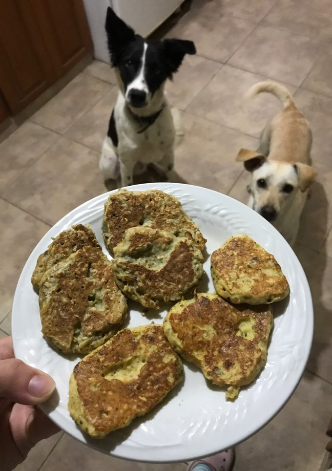 Una foto de Panqueques de manzana y semillas