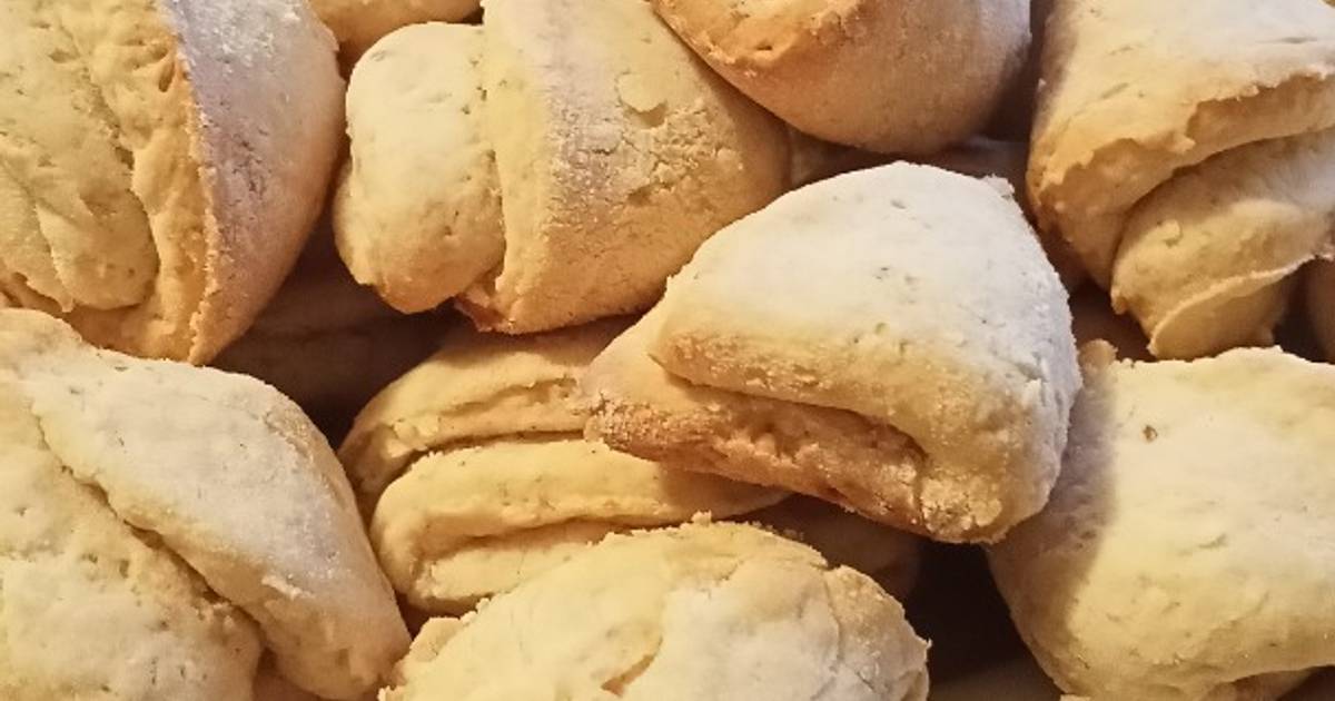 Печенье на кефире на скорую руку мягкое. Печенье на кефире. Быстрое печенье на кефире в духовке. Рассыпчатое тесто. Быстрое песочное печенье к чаю.