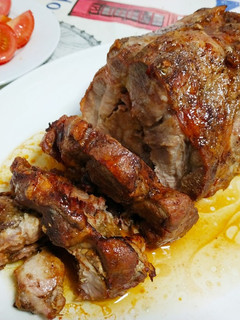 Una foto de Aguja de cerdo rellena de queso roquefort y jamón cocido