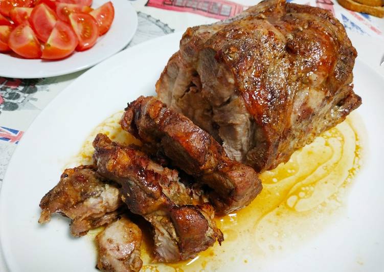 Aguja de cerdo rellena de queso roquefort y jamón cocido