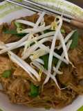 ผัดหมี่โคราชใส่ไก่