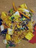 Makaron sojowy z warzywami i tofu, wege, bez glutenu, azjatycki