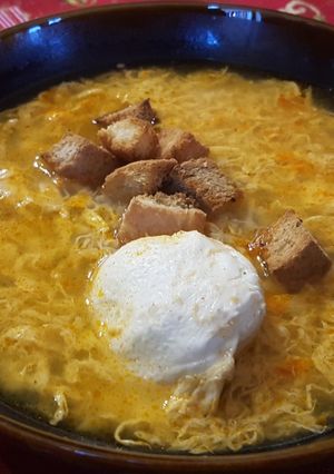Tojásleves kenyérkockával recept fotója