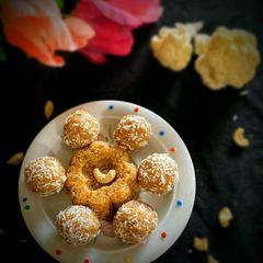 A picture of Keto Cauli Balls Ladoo.
