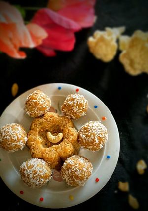 A picture of Keto Cauli Balls Ladoo.