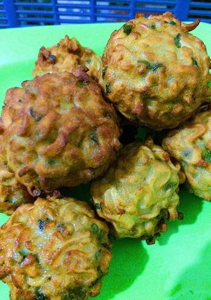 Foto resep Bola mie isi telur puyuh