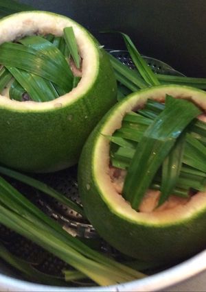 Hình của món Gà Sơn tây chui vào bưởi xanh Cần thơ.