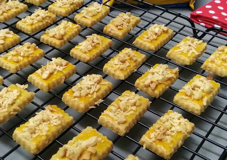 urutan Menyiapkan Kue Kering Kacang Keju Anti Gagal