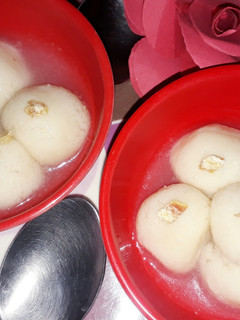 सफेद रसगुल्ला (Safed rasgulla recipe in hindi) रेसिपी मुख्य फोटो
