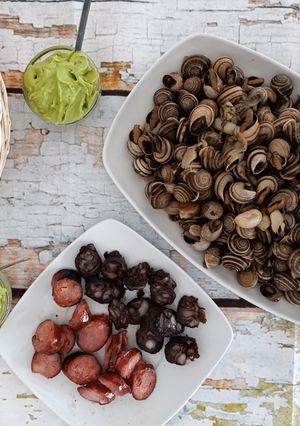 Foto de A Época do Petisco Está Aberta - Caracoletas Riscadas à Portuguesa, Chouriço e Morcela Assados