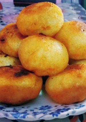 A picture of Suji Kakara Pitha.