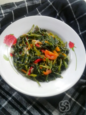 Cara Gampang Membikin Resep Tumis kangkung saus tiram yang Bisa Manjain Lidah Anti Ribet, Uenak Banget