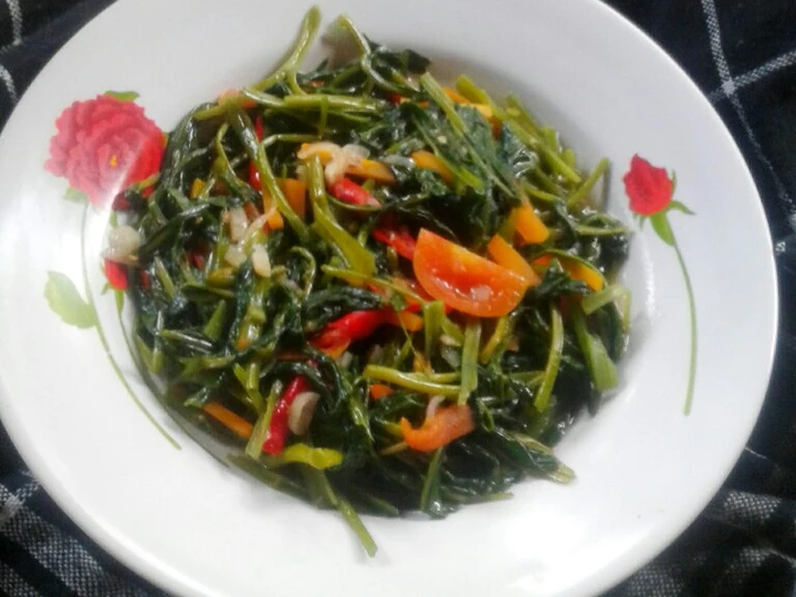 Cara Gampang Membikin Resep Tumis kangkung saus tiram yang Bisa Manjain Lidah Anti Ribet, Uenak Banget