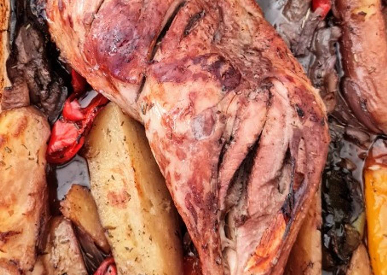 Pierna de pavo al horno con guarnición