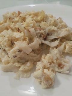 Una foto de Revuelto de tallarines de surimi y queso