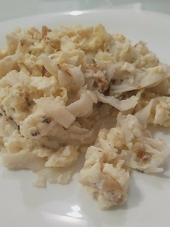 Una foto de Revuelto de tallarines de surimi y queso