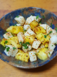 Una foto de Ensalada de jícama con piña